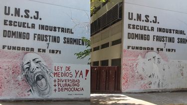 UNSJ: Borraron el mural por la ley de medios y estalló el escándalo
