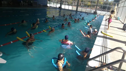 Los beneficios, tips y opciones para practicar natación en invierno en San Juan.