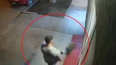 Un sanjuanino fue filmado maltratando a un animal en Rivadavia