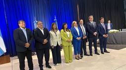 Muy acompañada, la intendenta de Chimbas Daniela Rodríguez abrió por tercera vez el período de sesiones ordinarias. Muy acompañada, la intendenta de Chimbas Daniela Rodríguez abrió por tercera vez el período de sesiones ordinarias.