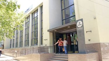 Los docentes universitarios acordaron un 47% de mejora salarial anual