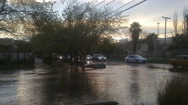 Otra vez, la Ignacio de la Roza inundada frente a Cinzano