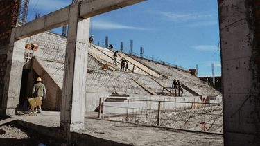 Mirá cómo asoman las tribunas del nuevo estadio cerrado