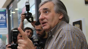 El ex gobernador Escobar chocó en su auto, pero no fue nada