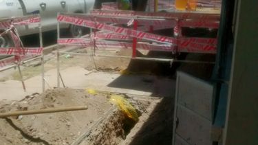 Vecinos enfurecidos con ECOGAS: destrozos en la vereda sin aviso y problemas sin solución