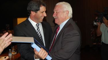 Los hombres coparon la premiación al empleado público