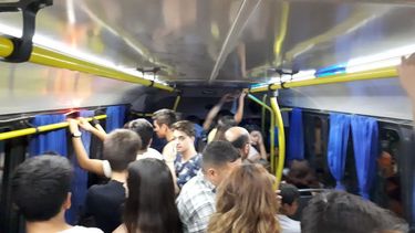 Cómo es viajar en el colectivo gratuito que te lleva al Predio Ferial