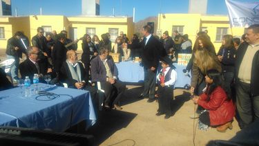 Ezequiel, el pequeño que enamoró a todos en la entrega de casas