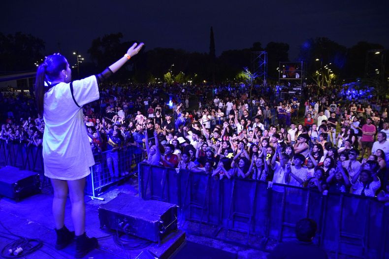 La Primavera volvió a llenar de fiesta y música el Parque de Mayo