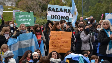 Los docentes autoconvocados debatirán si hay paro el lunes tras el acuerdo de los gremios con el Gobierno