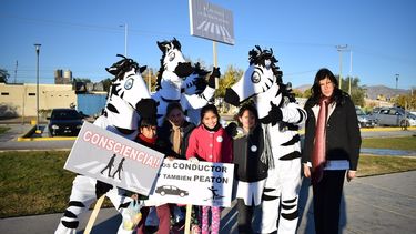 Los más chicos pintaron sendas peatonales para promover la educación vial