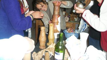 Jachalleros fabrican artesanías con residuos domésticos