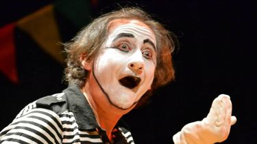 Ilusionismo, rock y mimo en la Biblioteca Franklin