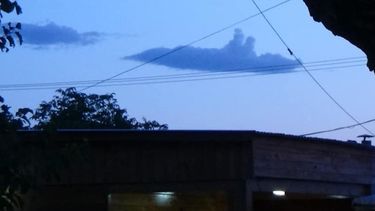 Julio Fonseca le sacó una foto a la nube con forma de submarino: Es un mensaje