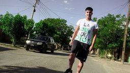 El tapado de la Reserva: es vendedor ambulante, practicante de una iglesia católica y tiene el sueño ambicioso de llegar a Primera El tapado de la Reserva: es vendedor ambulante, practicante de una iglesia católica y tiene el sueño ambicioso de llegar a Primera