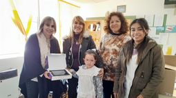 En Iglesia 130 pequeños alumnos fueron beneficiados con tablets