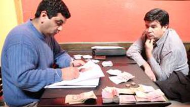 Coima filmada: el contador dice que declara, pero no habla