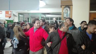 Filosofía ardió: tensión por la imagen de una Virgen