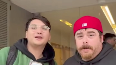 El streamer sanjuanino que estuvo con Coscu, besó a Scaloni y entrevistó a Migue Granados