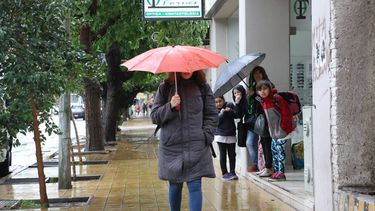 Llueve en toda la provincia y así están en los departamentos