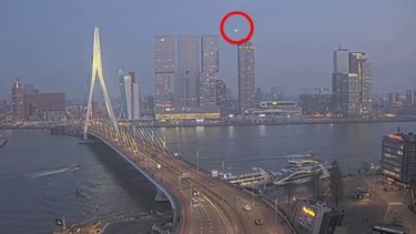 En imágenes: un meteorito atravesó el cielo de Europa e impactó en el techo de una casa de Alemania