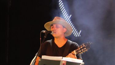 Álvaro Torres despertó ovaciones con su talento durante su presentación en la Fiesta de los Enamorados de Barreal.