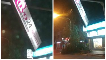 Un cartel cuelga peligrosamente en Desamparados