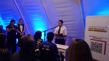 Iban a sacar el DNI pero se terminaron casando en la Fiesta del Sol