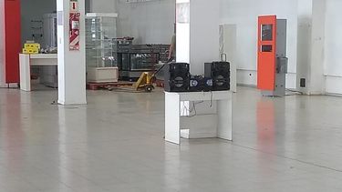 Triste imagen de un tradicional mega local de San Juan completamente vacío: fue vendido