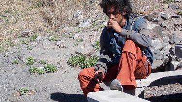 Perdido y deshidratado, encontraron un joven en el medio del campo