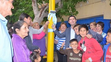 Los vecinos de calle Chacabuco y Urquiza estrenaron semáforo