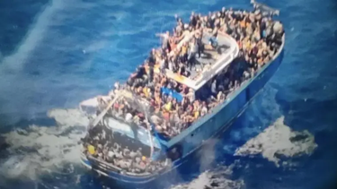 Las prácticas de las patrullas marítimas griegas incluyen la expulsión forzada de sus aguas territoriales de embarcaciones con migrantes clandestinos.&nbsp;