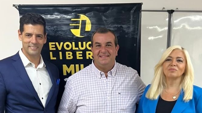 Guillermo Recabarren, junto con Sergio Vallejos y Federica Mariconda. Guillermo Recabarren, junto con Sergio Vallejos y Federica Mariconda.