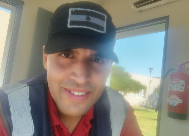 Rodrigo Madrid, el Bombero que reanimó a un bebé de 3 años en Capital y le salvó la vida.