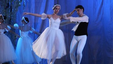 Un Aldo Cantoni colmado disfrutó de la danza de Iñaki Urlezaga y sus bailarines