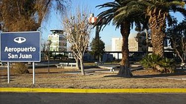 El Aeropuerto Sarmiento se encuentra operable y el vuelo que llega desde Buenos Aires está demorado