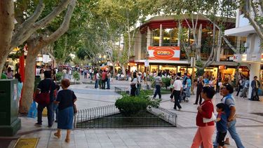 A pocos días de la navidad, el comercio abrió sus puertas