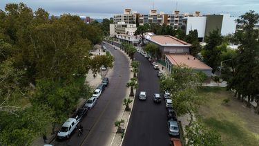 Primer mes: desde el cielo, la Avenida Libertador, en plena transformación de gris a negro