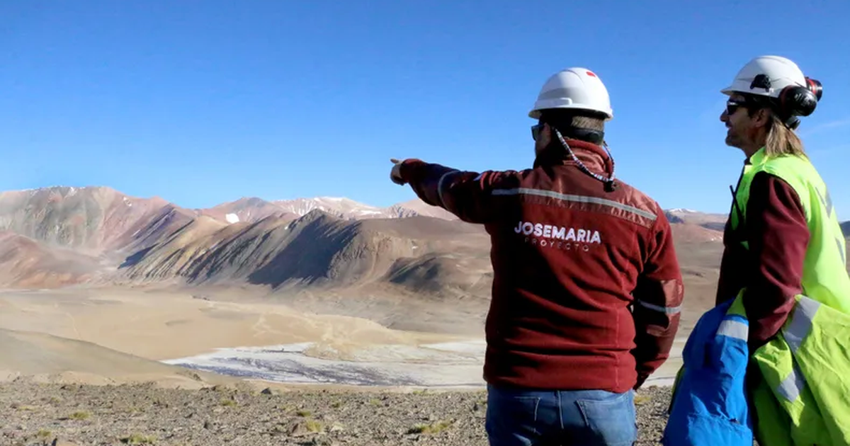 Jose Maria comienza su camino con muchas dudas acerca de la contratación de mano de obra local, gracias a los sindicatos y camaras mineras de proveedores se esta consiguiendo revertir esta situación.