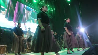 Las academias de danzas de distintos puntos de Sarmiento compartieron su talento en el Festival del Obrero Minero y la Minería en Los Berros.