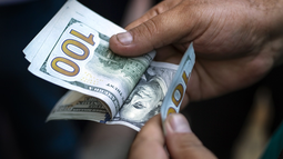 El declive del valor de la moneda norteamericana repercute en la economía local. El declive del valor de la moneda norteamericana repercute en la economía local.