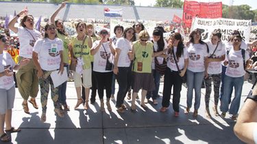 Comenzó a latir el Encuentro de Mujeres con el debate como premisa