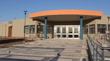 El nuevo Hospital de Sarmiento no abre por la traba a las importaciones