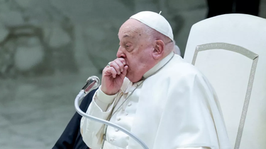 Hospitalizaron al Papa Francisco por su cuadro de bronquitis
