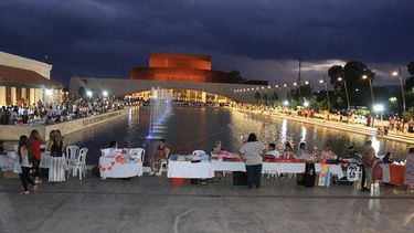 La Plaza del Bicentenario, un paseo ideal para los enamorados