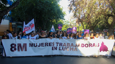 El 8M se hizo escuchar en las calles de San Juan: mujeres marcharon en defensa de sus derechos
