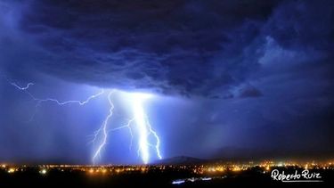 Roberto Ruiz cazó la tormenta en Jáchal