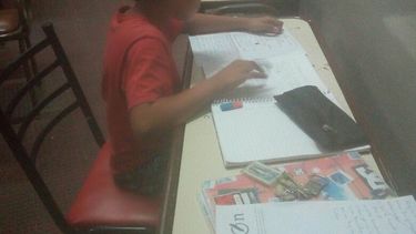 Samuel, el niño caucetero que conmueve por sus ganas de estudiar