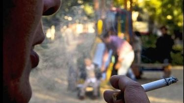 Los sanjuaninos, divididos sobre fumar en espacios abiertos