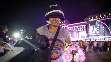 Furor por Camilo: vinchas, remeras y todo el merchandising en la FNS